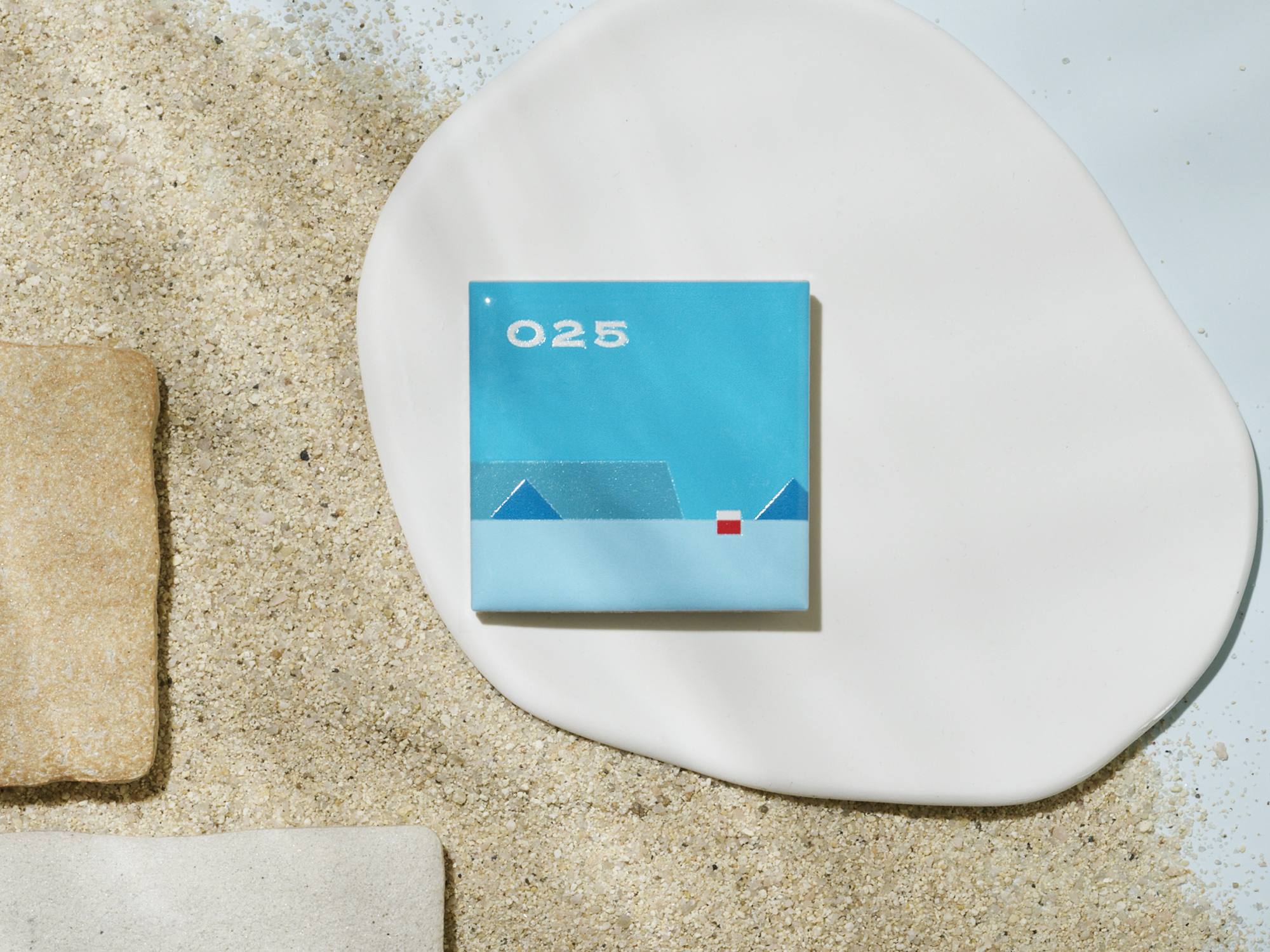 瀬戸内国際芸術祭2025ティザービジュアルをモチーフにした公式グッズ